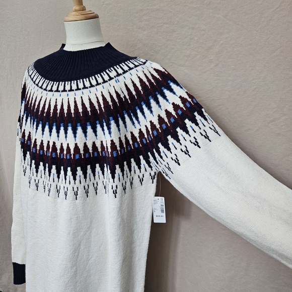 Reitmans Navy and White Patterned Turtleneck Sweater - Picture 3 of 4
